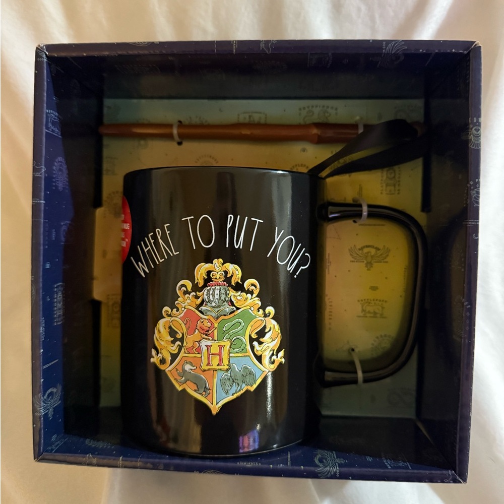 Black Hogwarts Crest Mug